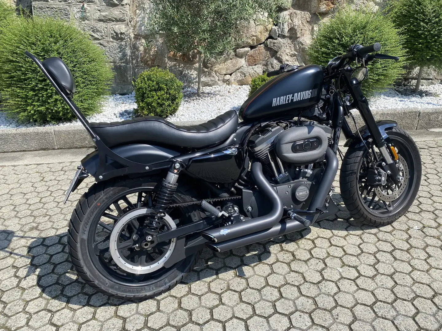 Harley-Davidson Sportster 1200 Roadster - 1