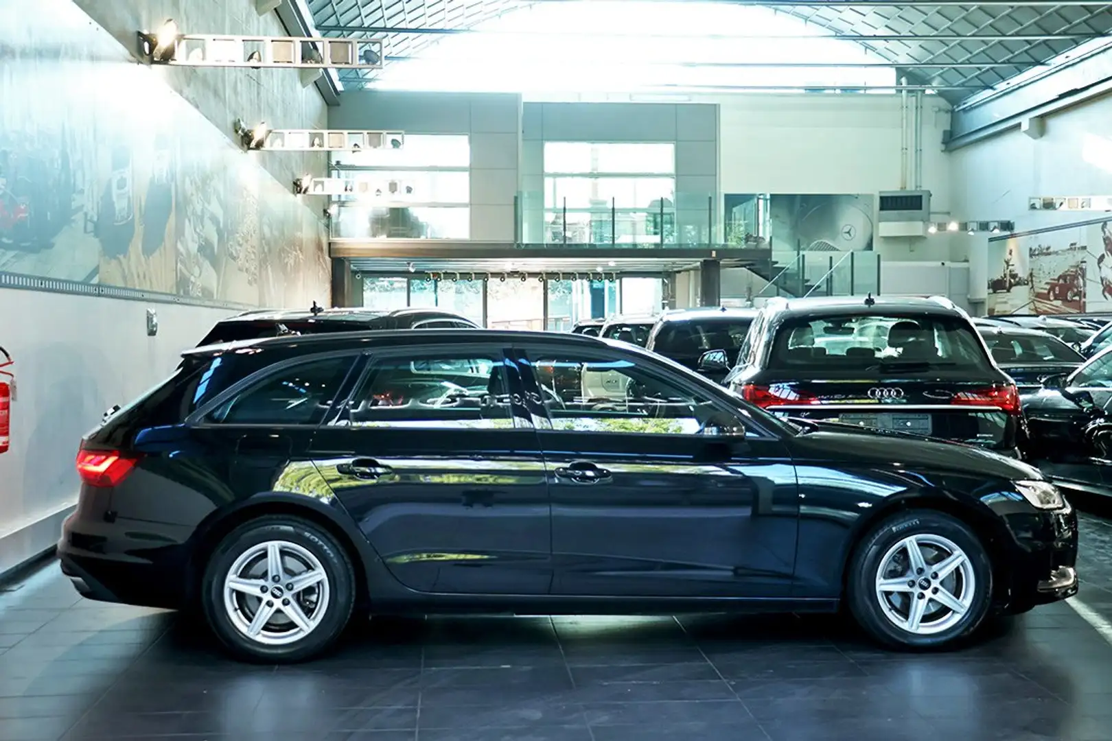 Audi A4 30 TDI Avant S-Tronic Business - MATRIX/ADAS/NAVI Schwarz - 2