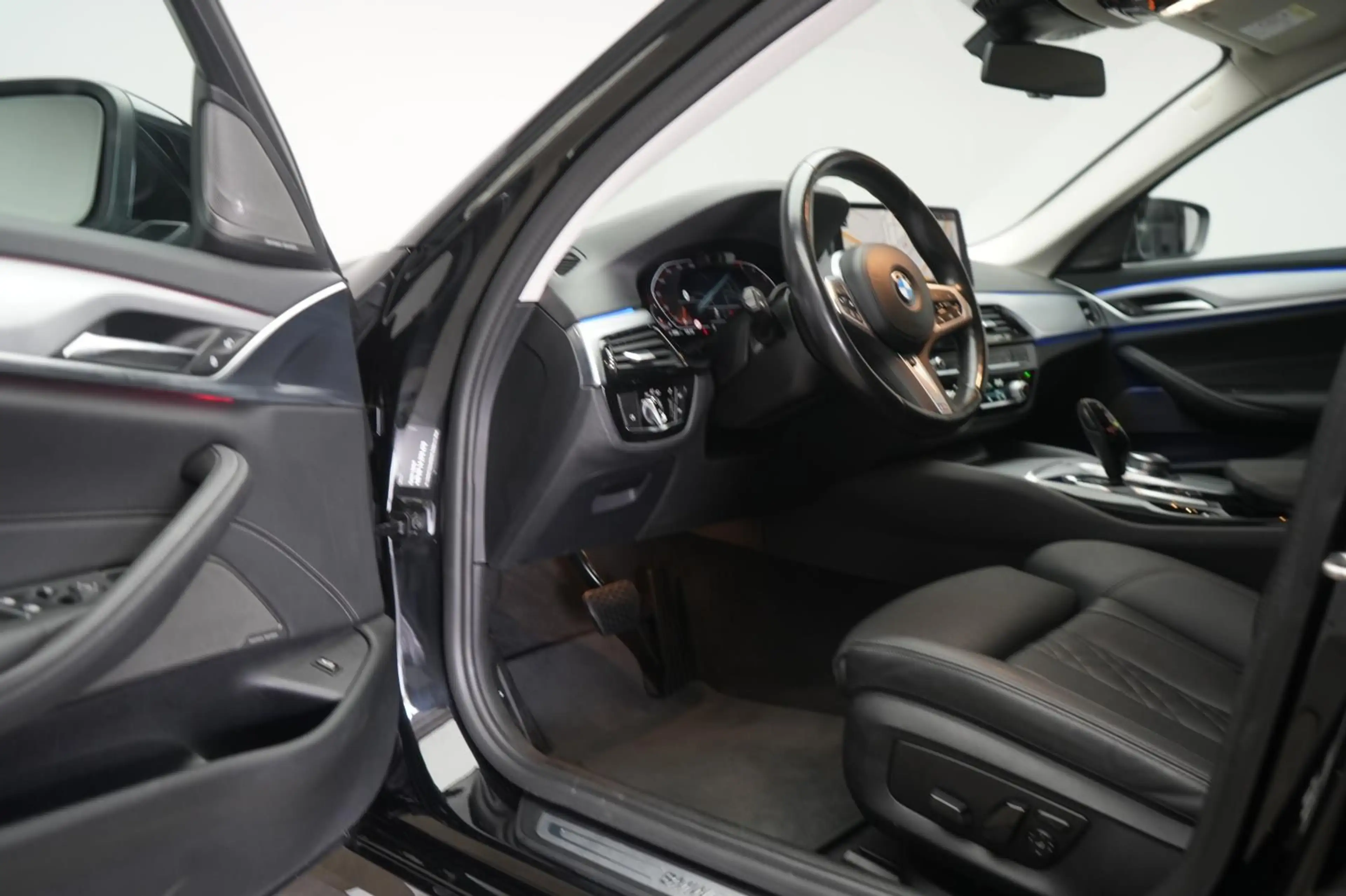 BMW 530 530d M Sport Lenk/Head/ — photo 12