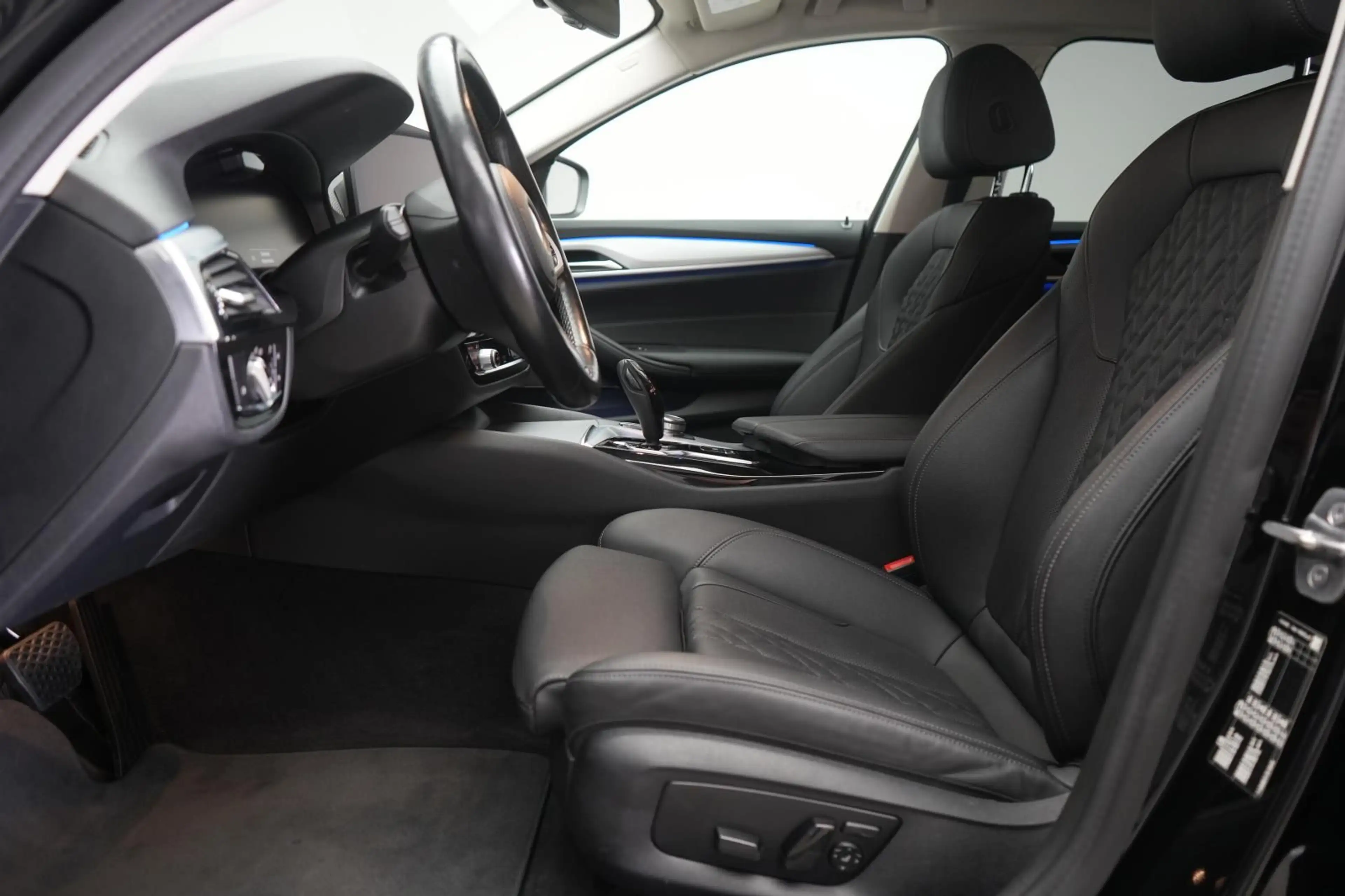 BMW 530 530d M Sport Lenk/Head/ — photo 10