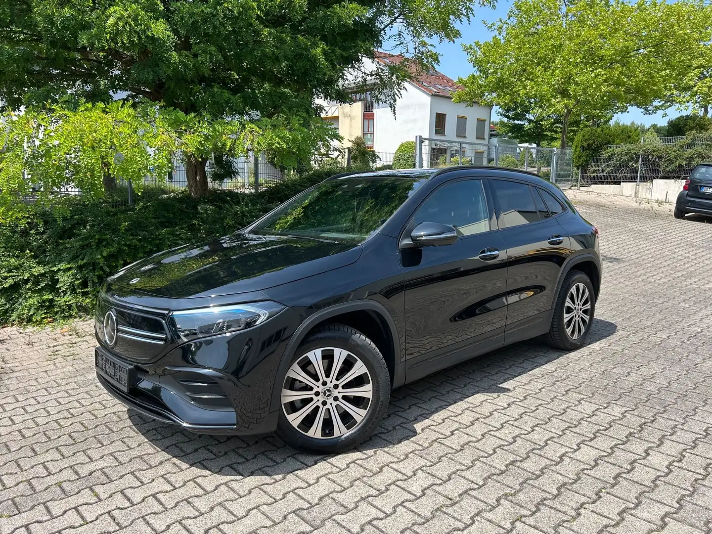 Mercedes-Benz EQA -Klasse EQA 350 4Matic AMG Leder Panorama Nero - 1