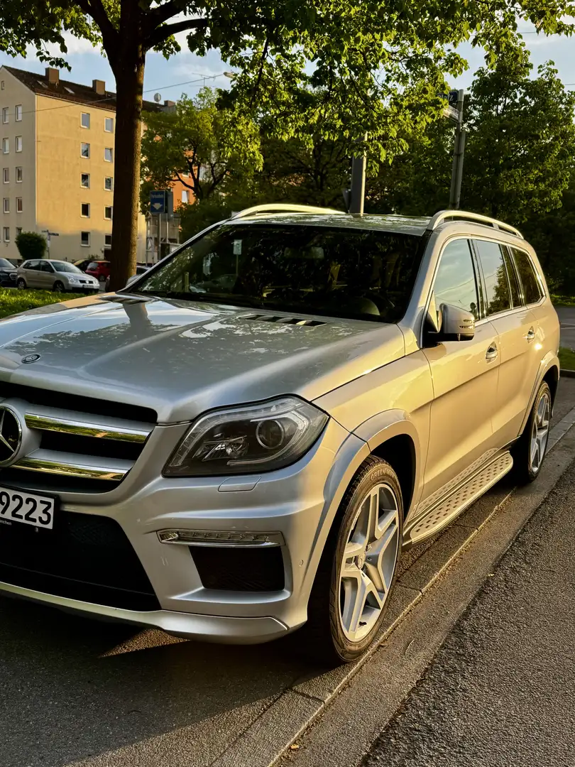 Mercedes-Benz GL 500 4Matic 7G-TRONIC Stříbrná - 2
