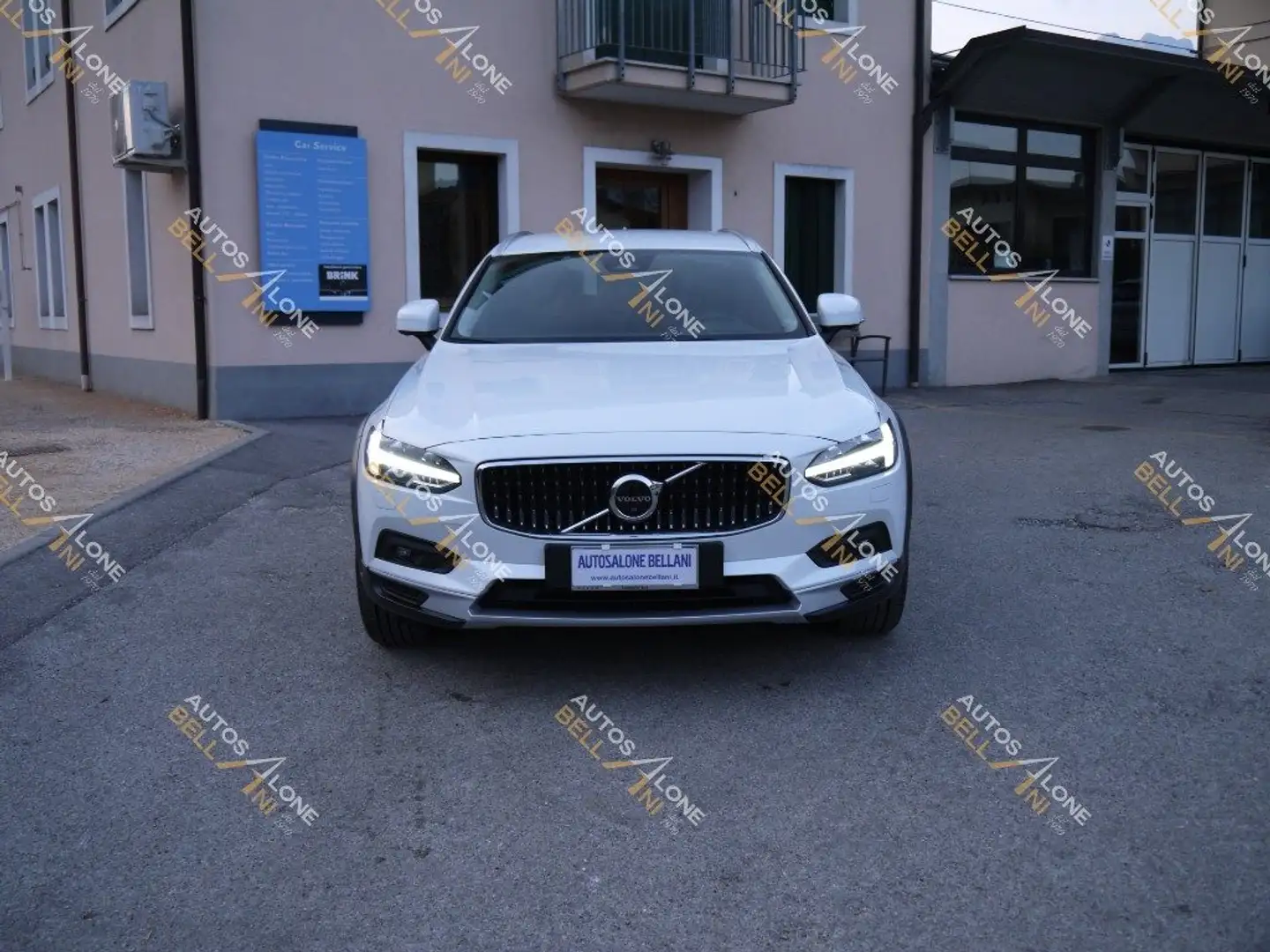 Volvo V90 Cross Country B4 (d) AWD automatico Wit - 2