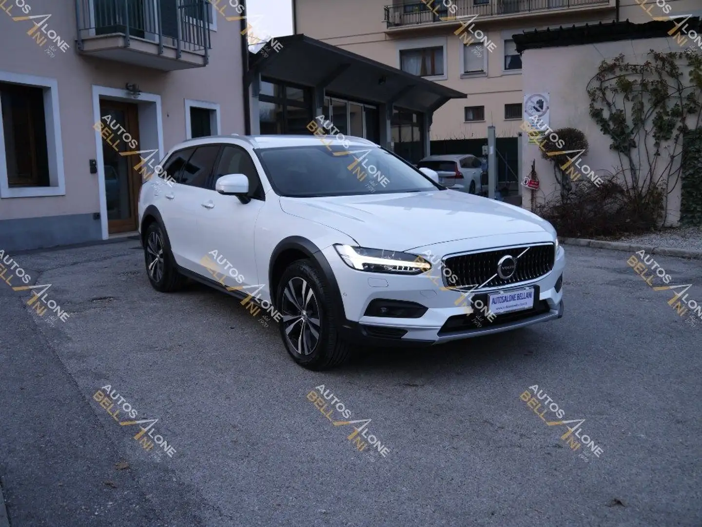 Volvo V90 Cross Country B4 (d) AWD automatico Wit - 1