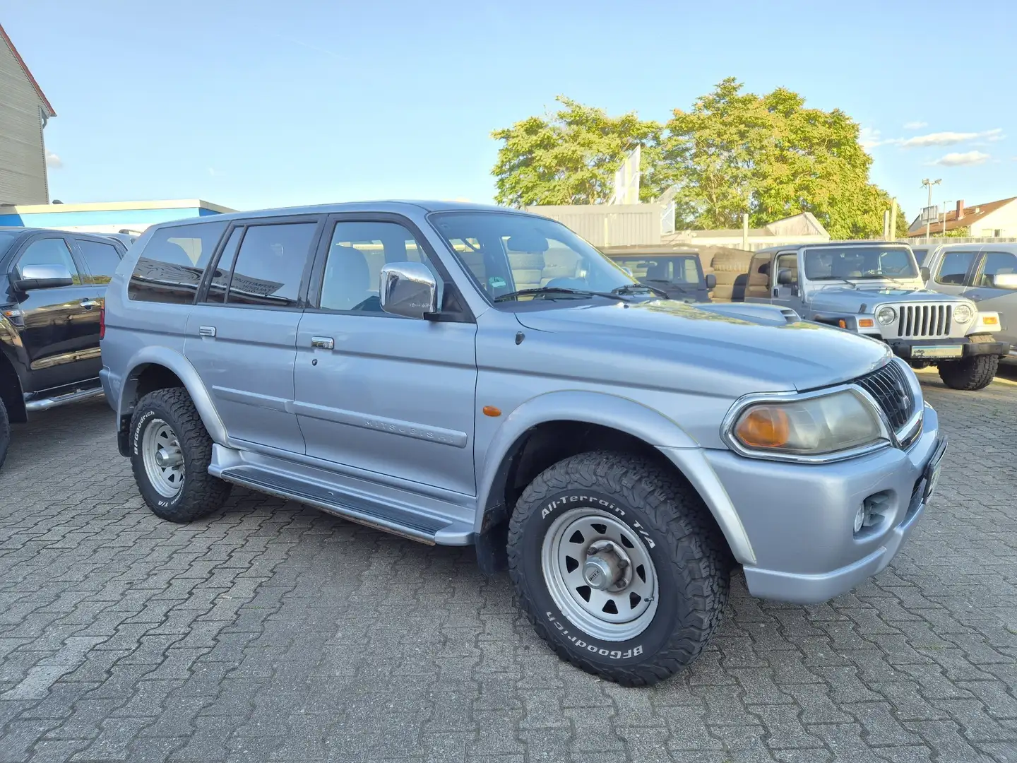 Mitsubishi Pajero Sport 2.5 TD Liberty Gris - 1