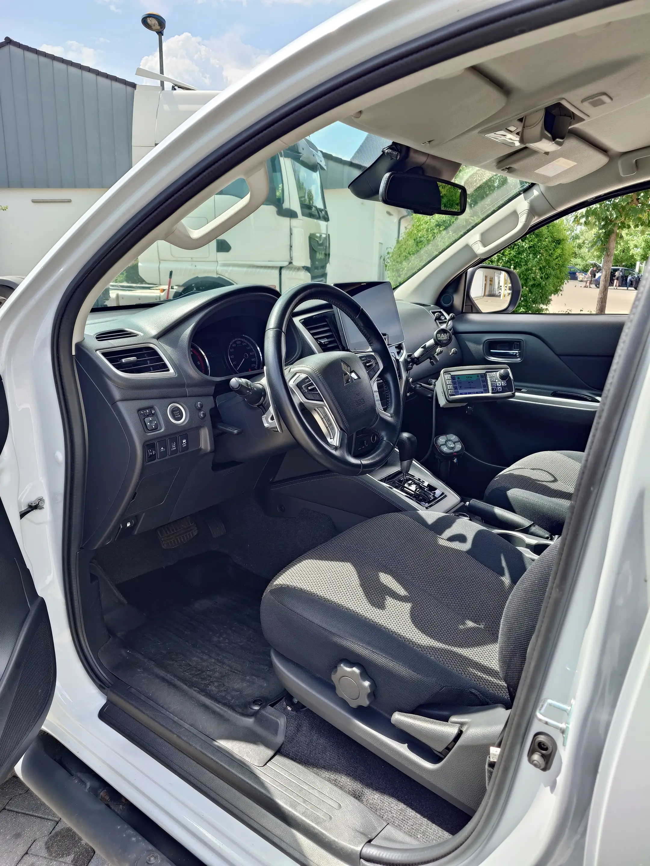 Mitsubishi L200 Winterdienst THE BOSS V-Pflug & HILLTIP IceStriker — photo 11