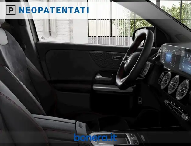 Mercedes-Benz GLA view 7