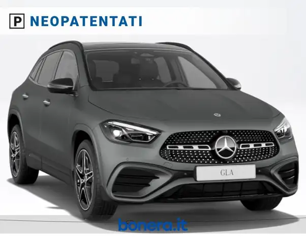 Mercedes-Benz GLA view 2