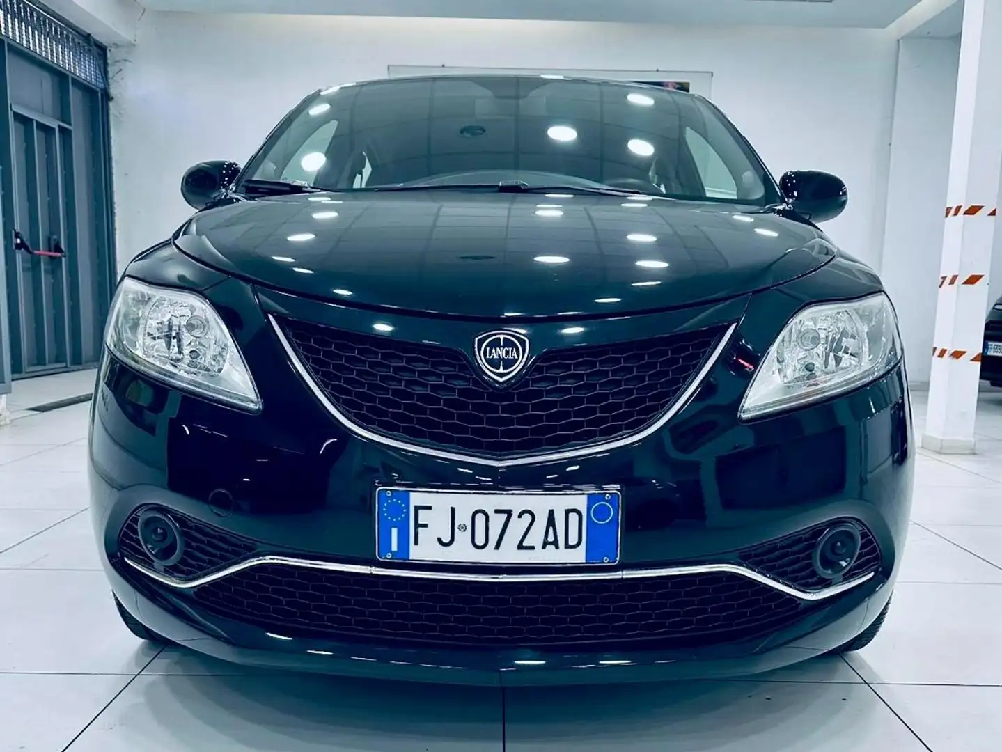 Lancia Ypsilon Ypsilon 1.2 Gold 69cv BLOCK SHAFT+RUOTINO Nero - 1