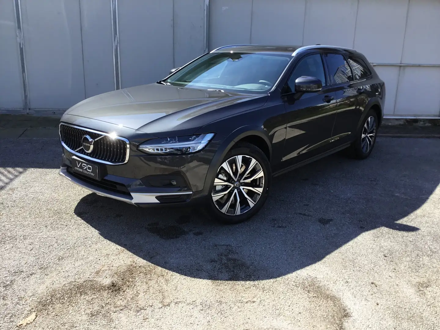 Volvo V90 Cross Country B4 (d) AWD automatico Ultimate Bright Grigio - 1