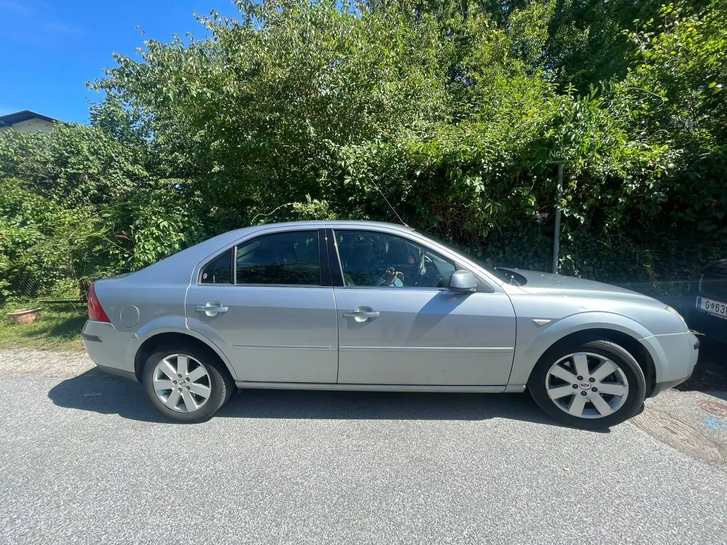 Ford Mondeo Mondeo Ghia 2,0 TDCi Ghia Grau - 1