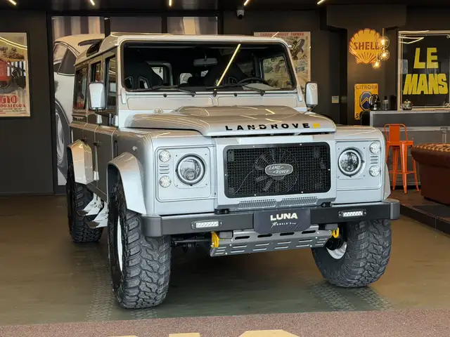 Land Rover Defender 110 2.4 Td4  SE SW -Ricond. "The world's style"