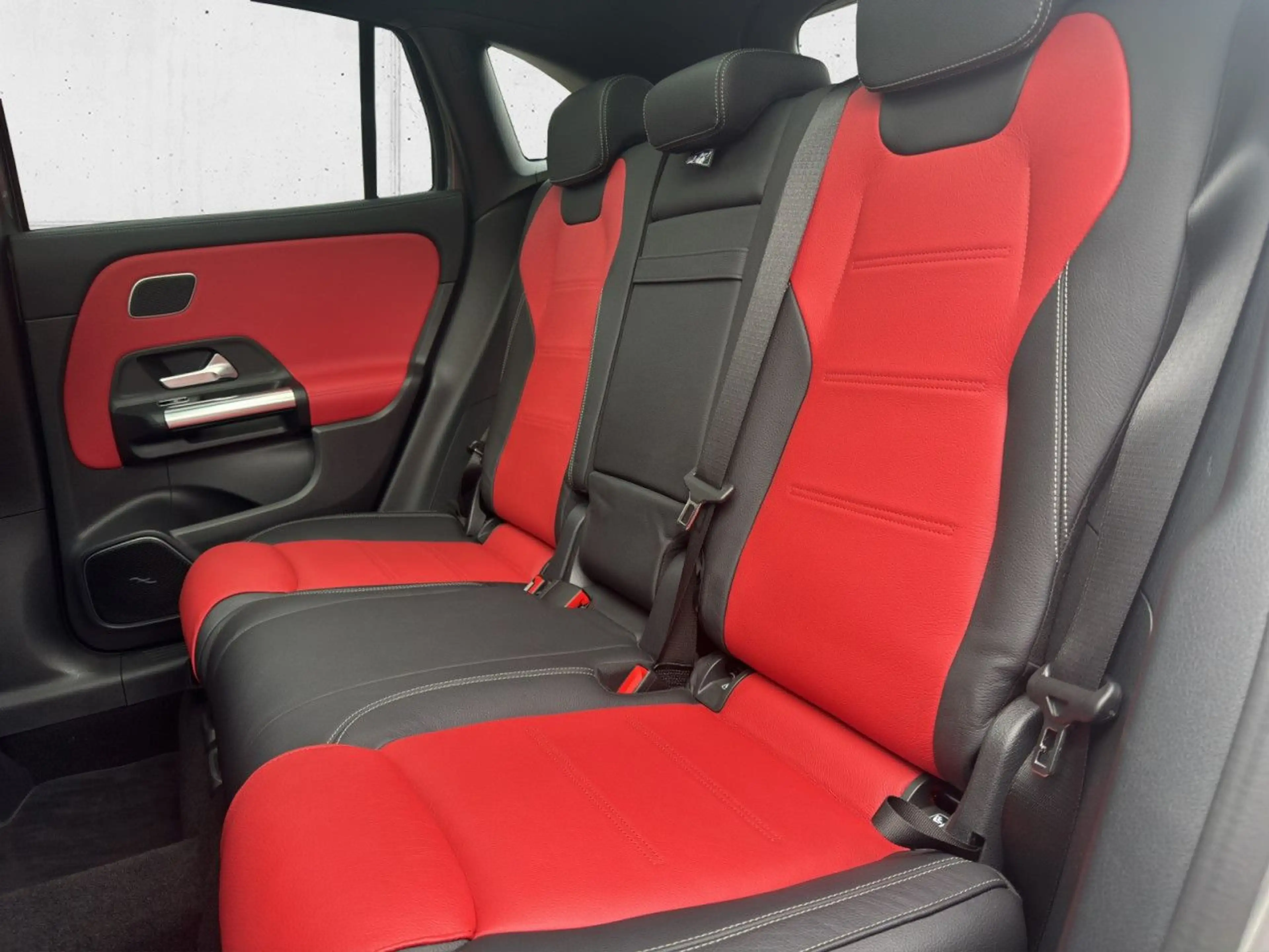 Mercedes-Benz GLA 200 d 4Matic AMG Line, nahe Vollausstattung — photo 13