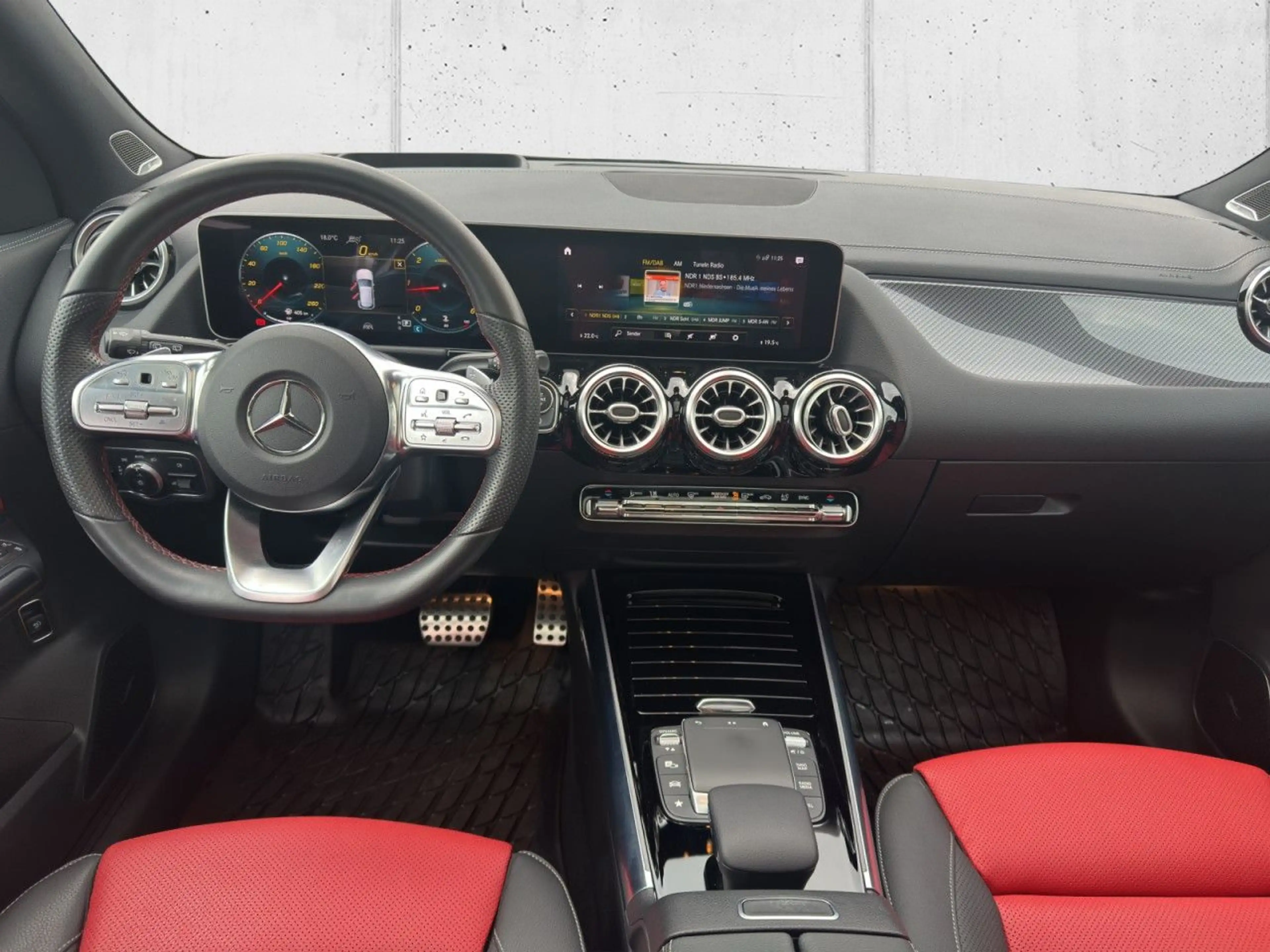 Mercedes-Benz GLA 200 d 4Matic AMG Line, nahe Vollausstattung — photo 14