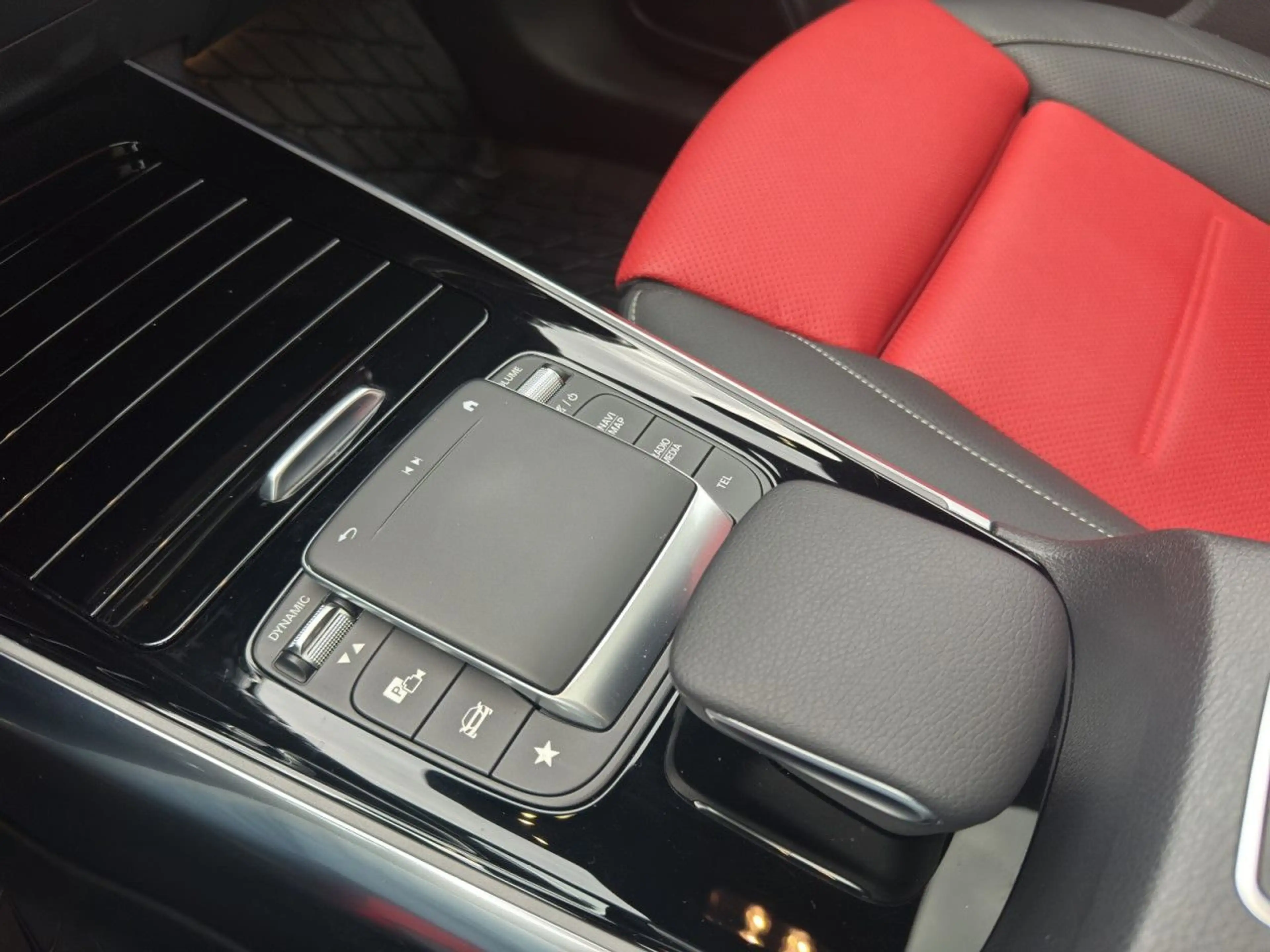 Mercedes-Benz GLA 200 d 4Matic AMG Line, nahe Vollausstattung — photo 15