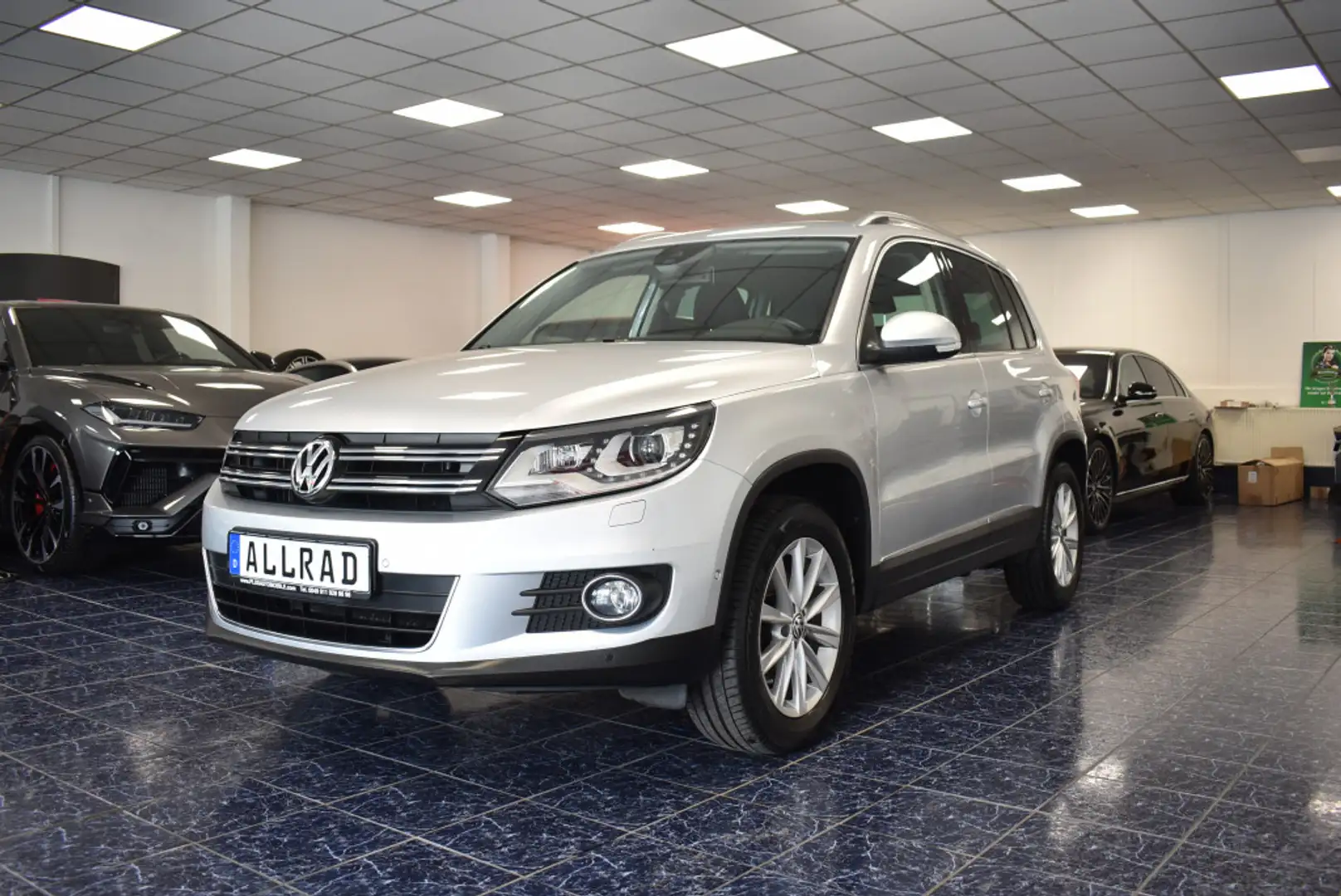 Volkswagen Tiguan 2,0 TDI 4Motion Aut Navi Xenon Kamer Temp Argento - 2