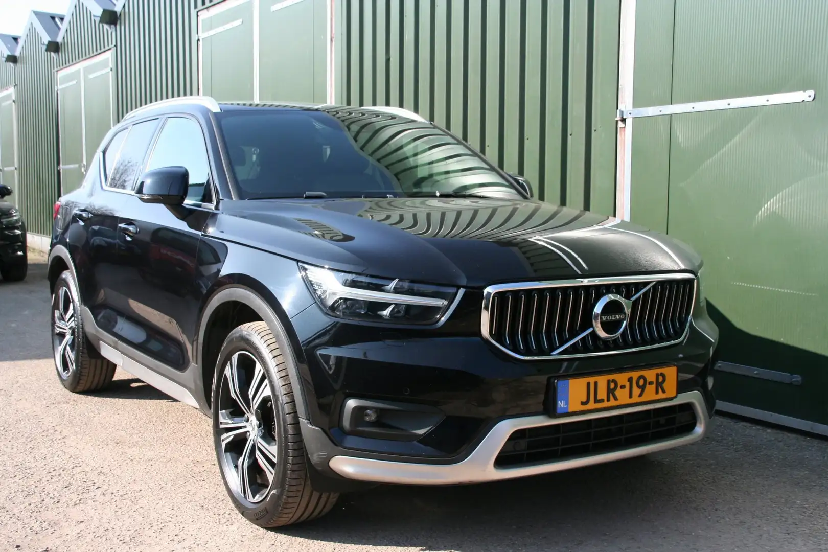 Volvo XC40 1.5 T4 Recharge Inscription Expression, ADD CC, NA Schwarz - 2