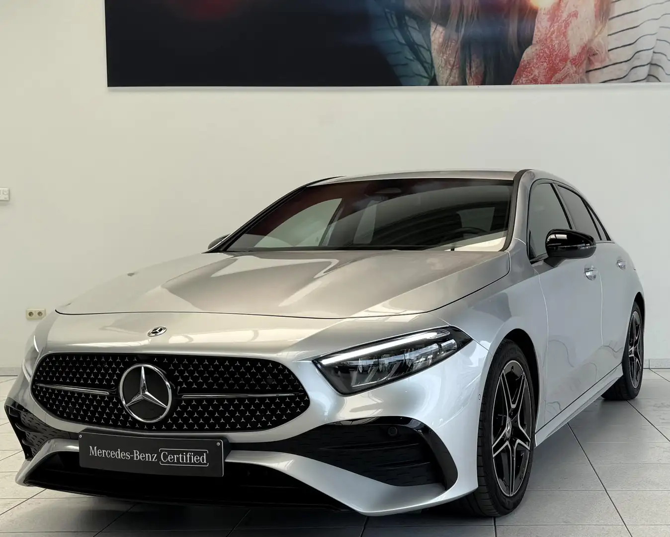 Mercedes-Benz A 180 AMG LINE Zilver - 1