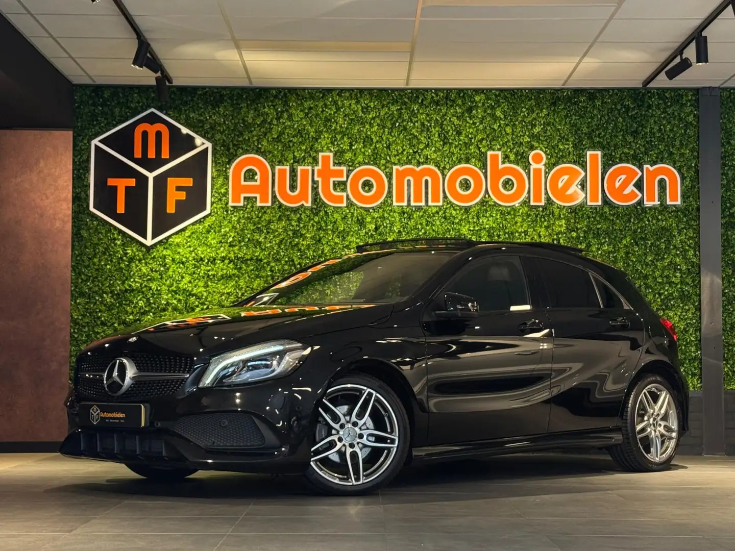Mercedes-Benz A 180 AMG Night Ed.|PANO|GARANTIE|FACELIFT|NAVI Zwart - 1