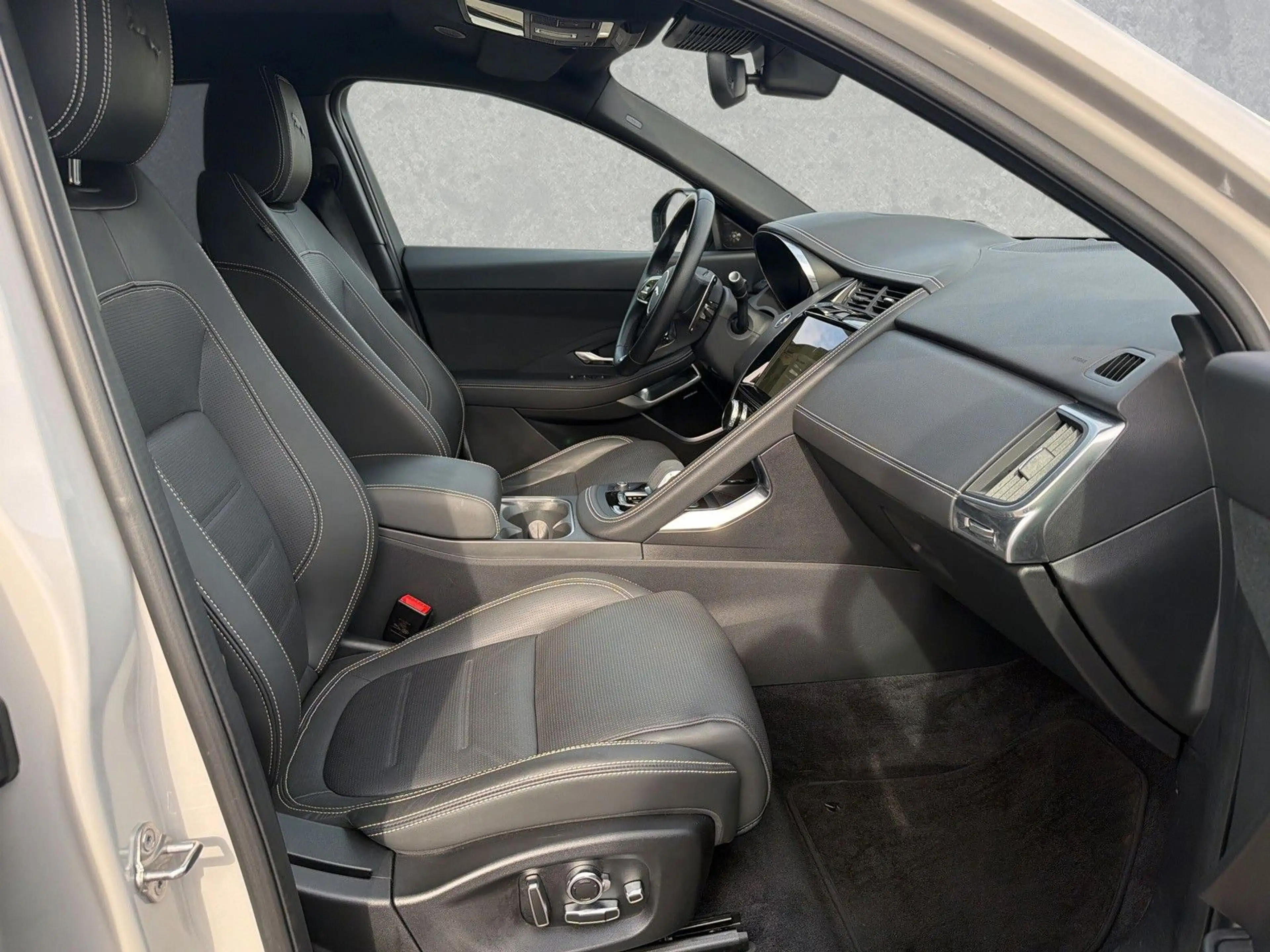 Jaguar E-Pace P300e R-DYNAMIC HSE AWD ACC HUD — photo 3