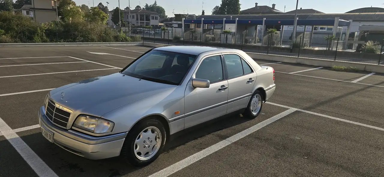 Mercedes-Benz 200 Elegance, foto 2