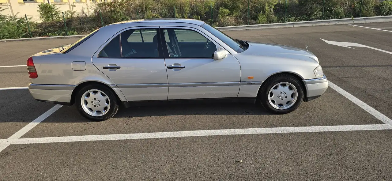 Mercedes-Benz 200 Elegance, foto 8