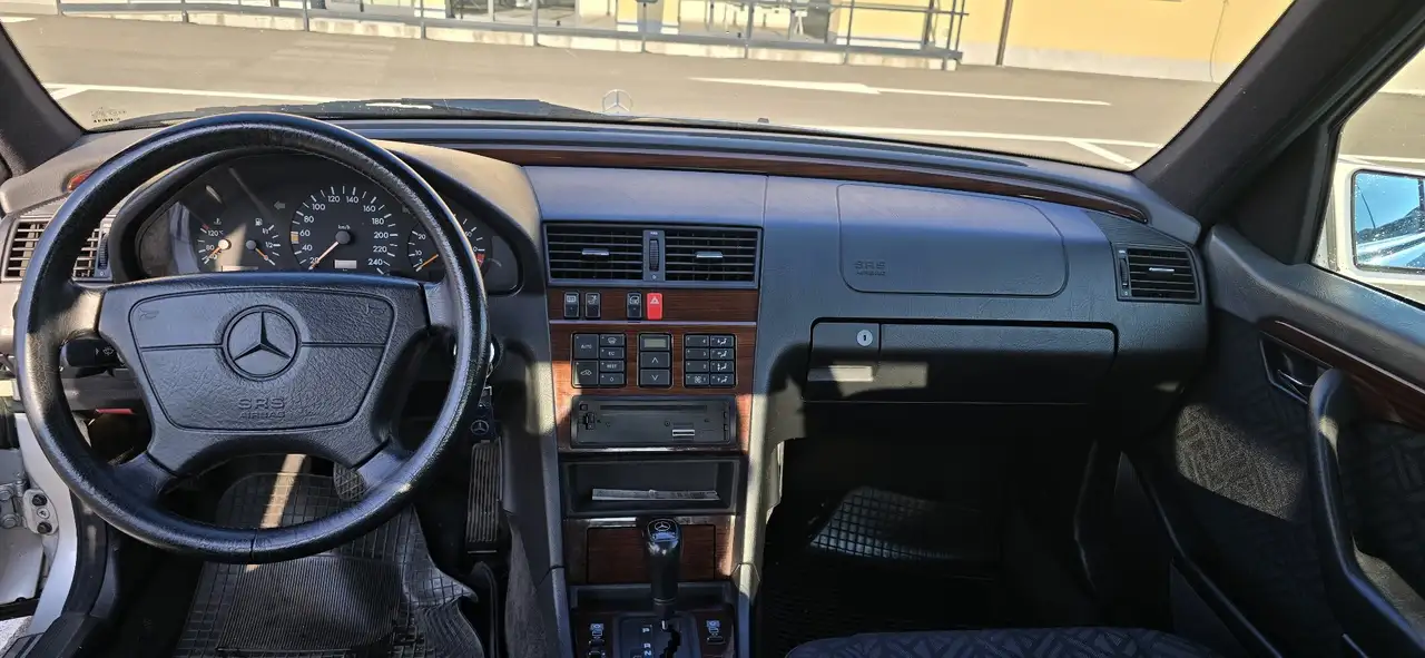 Mercedes-Benz 200 Elegance, foto 5