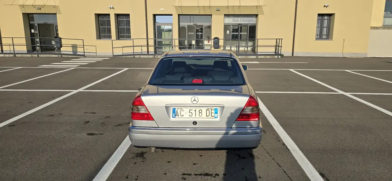 Mercedes-Benz 200 Elegance, foto 4