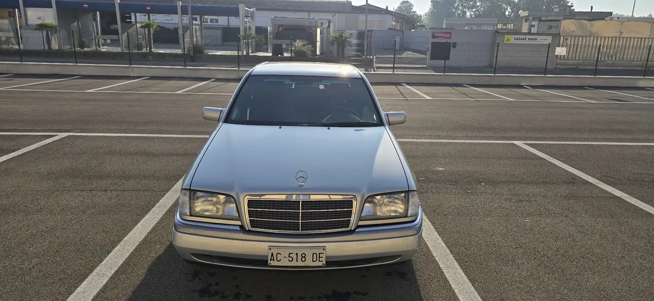Mercedes-Benz 200 Elegance, foto 3