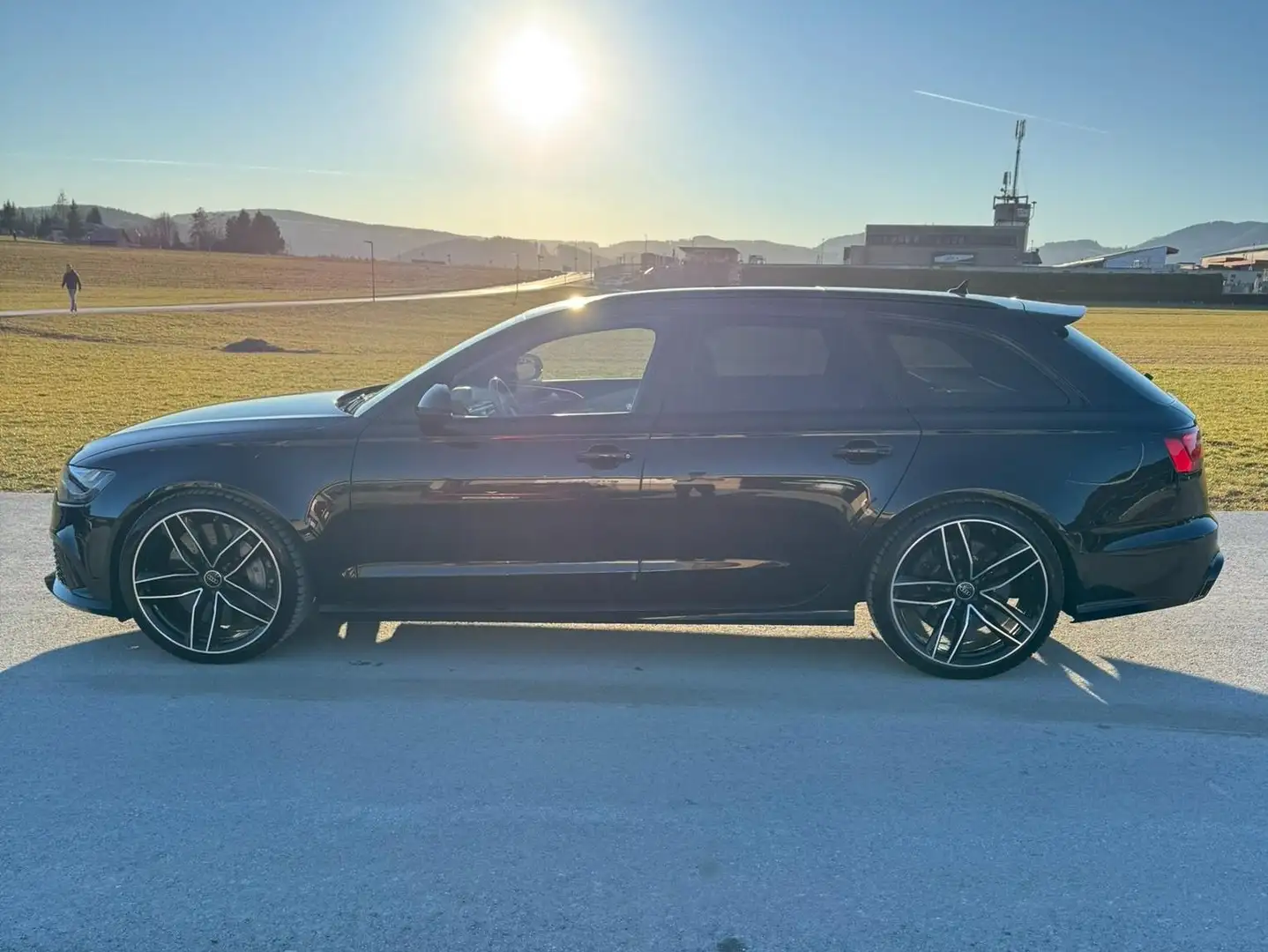 Audi RS6 4.0 TFSI Quattro/Keramik/Pano/Akrapovic Schwarz - 2