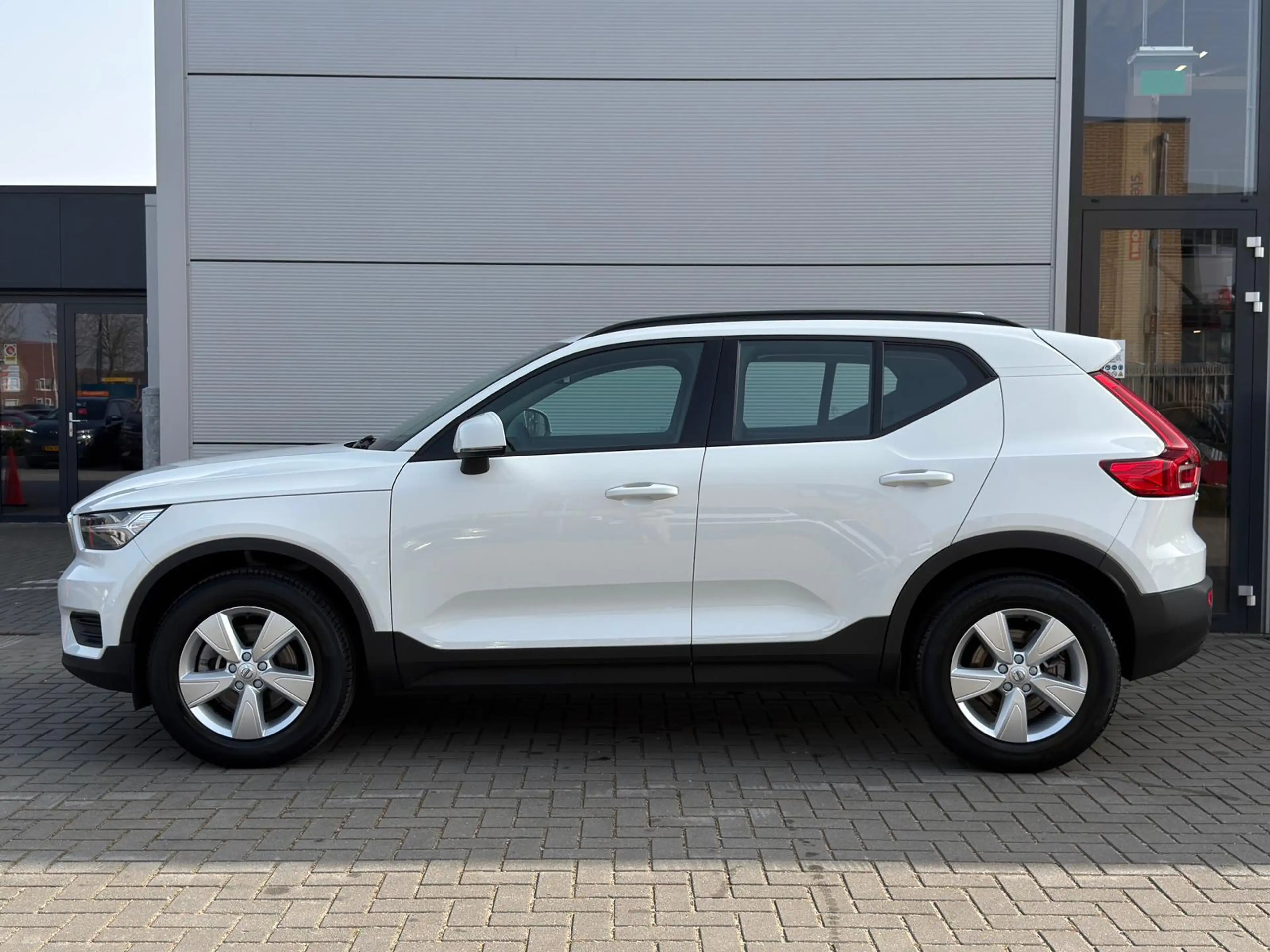 Volvo XC40 T2 129pk Momentum Core Automaat | Climate control — photo 3