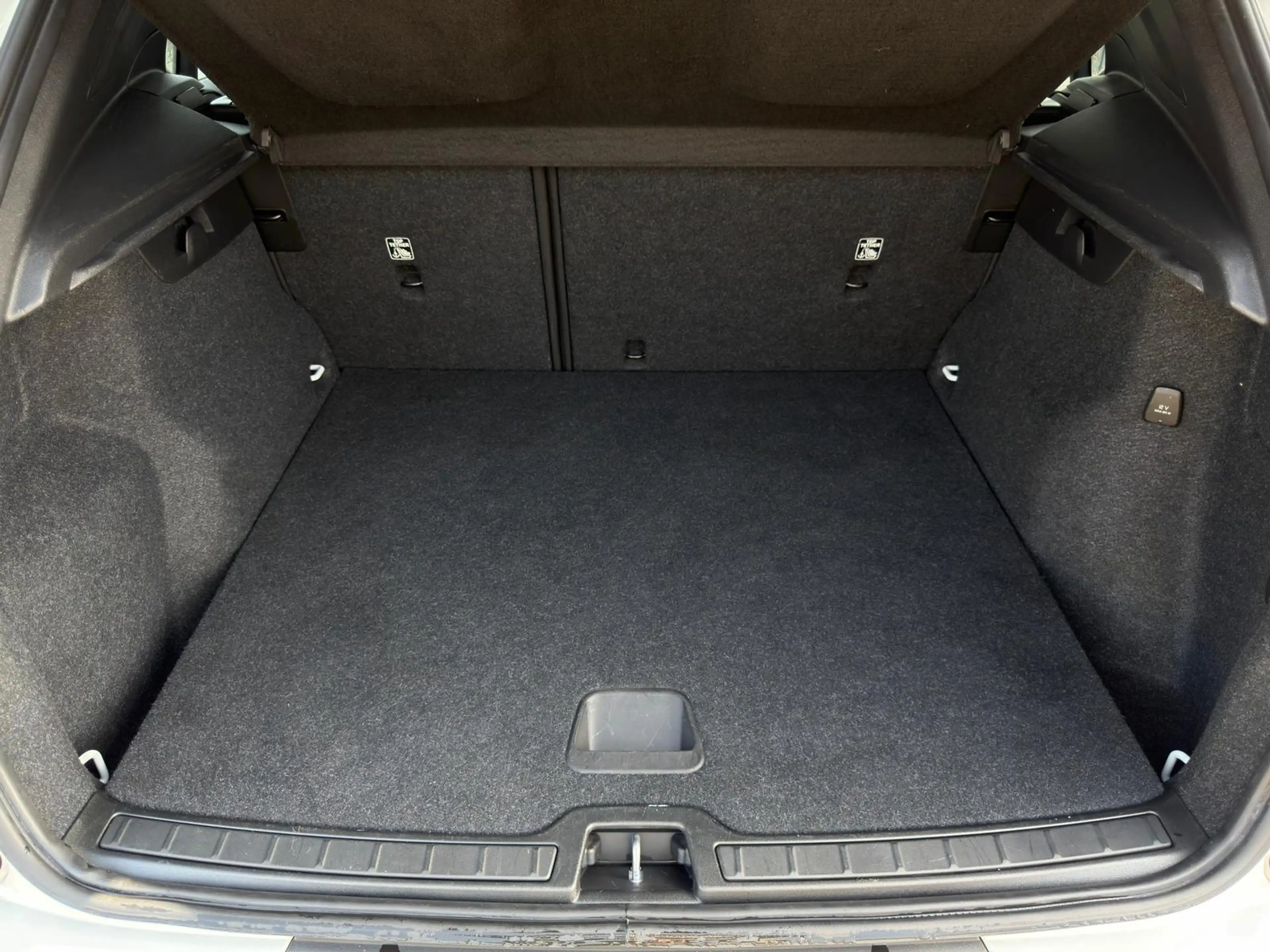 Volvo XC40 T2 129pk Momentum Core Automaat | Climate control — photo 15