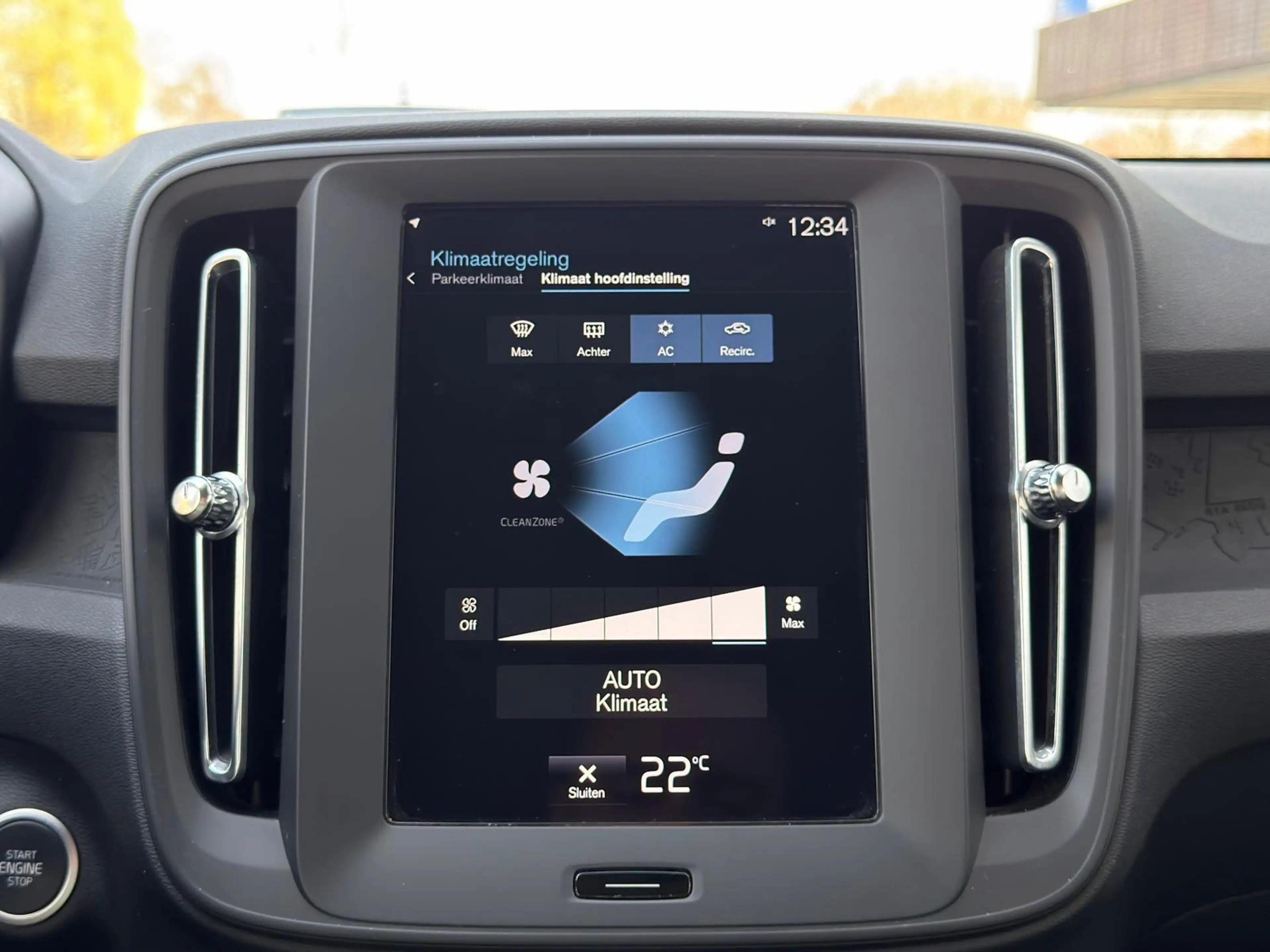Volvo XC40 T2 129pk Momentum Core Automaat | Climate control — photo 6