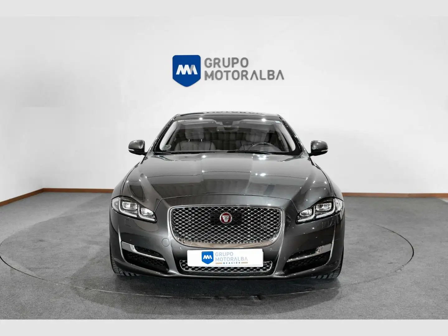 Jaguar XJ 3.0D LWB Premium Luxury Aut. Grijs - 2