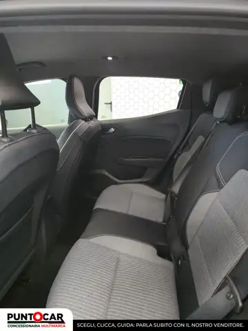Renault Clio view 16