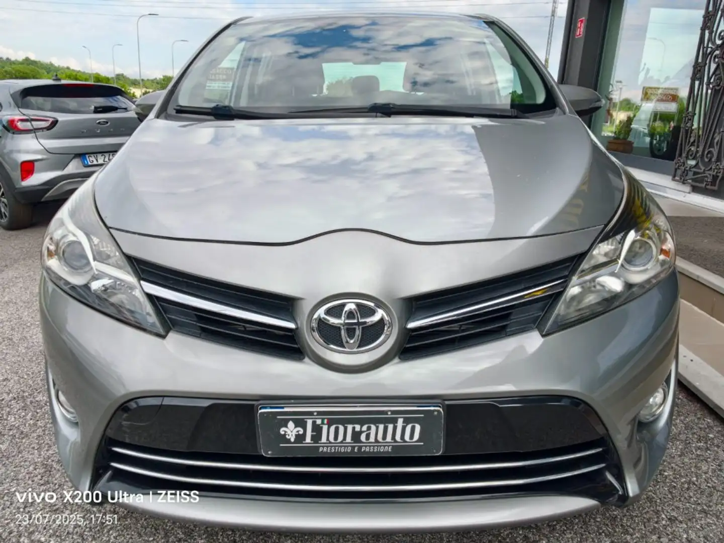 Toyota Verso 2.0 D Active 7 posti Gris - 1