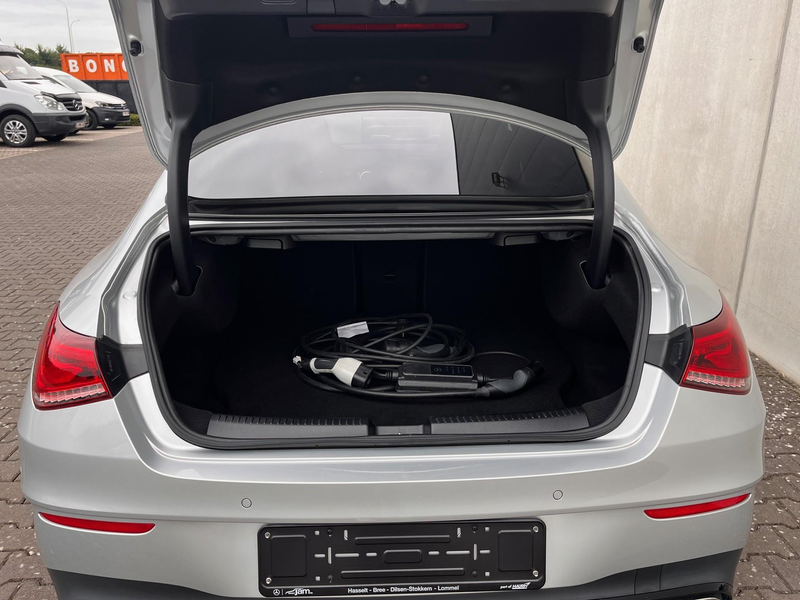 Mercedes-Benz CLA 250 e AMG Line — photo 4