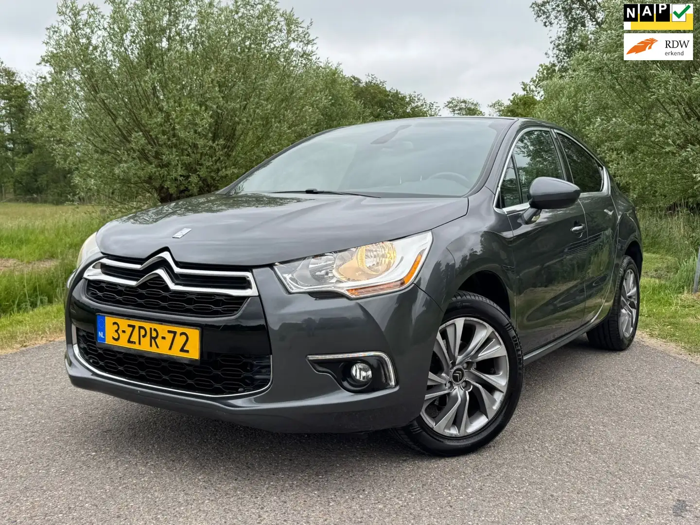 Citroen DS4 1.6 VTi So Chic / Airco / Navigatie / Cruise Contr Gris - 1