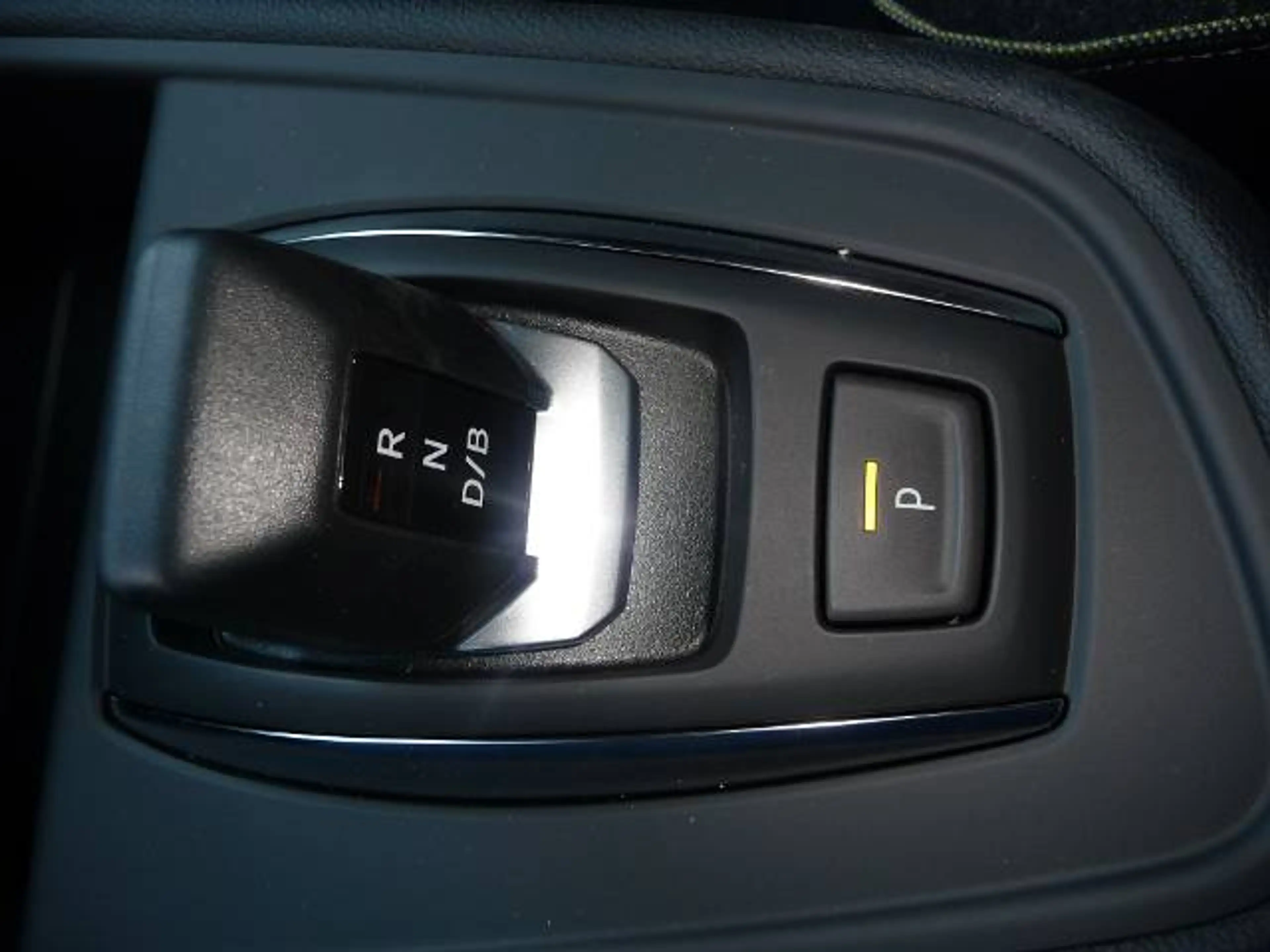 Mitsubishi Grandis Intro Edition 1.8 Hybrid — photo 6