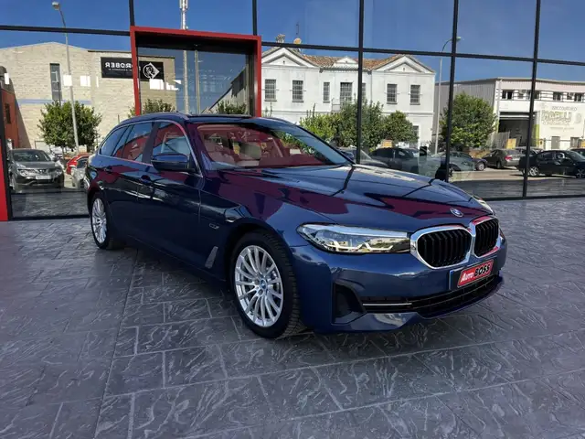 BMW 5 Series view 4