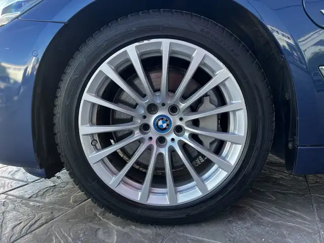 BMW 5 Series view 10