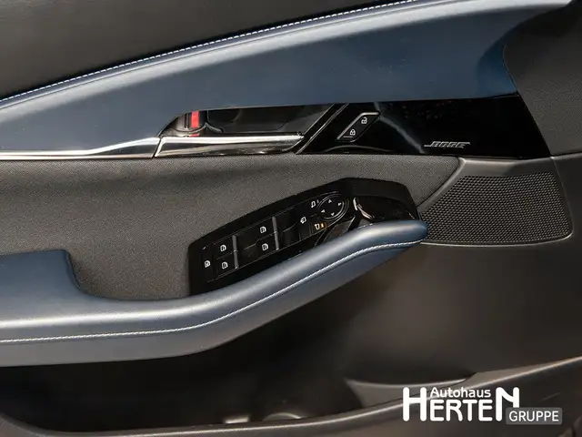 Mazda CX-30 view 9