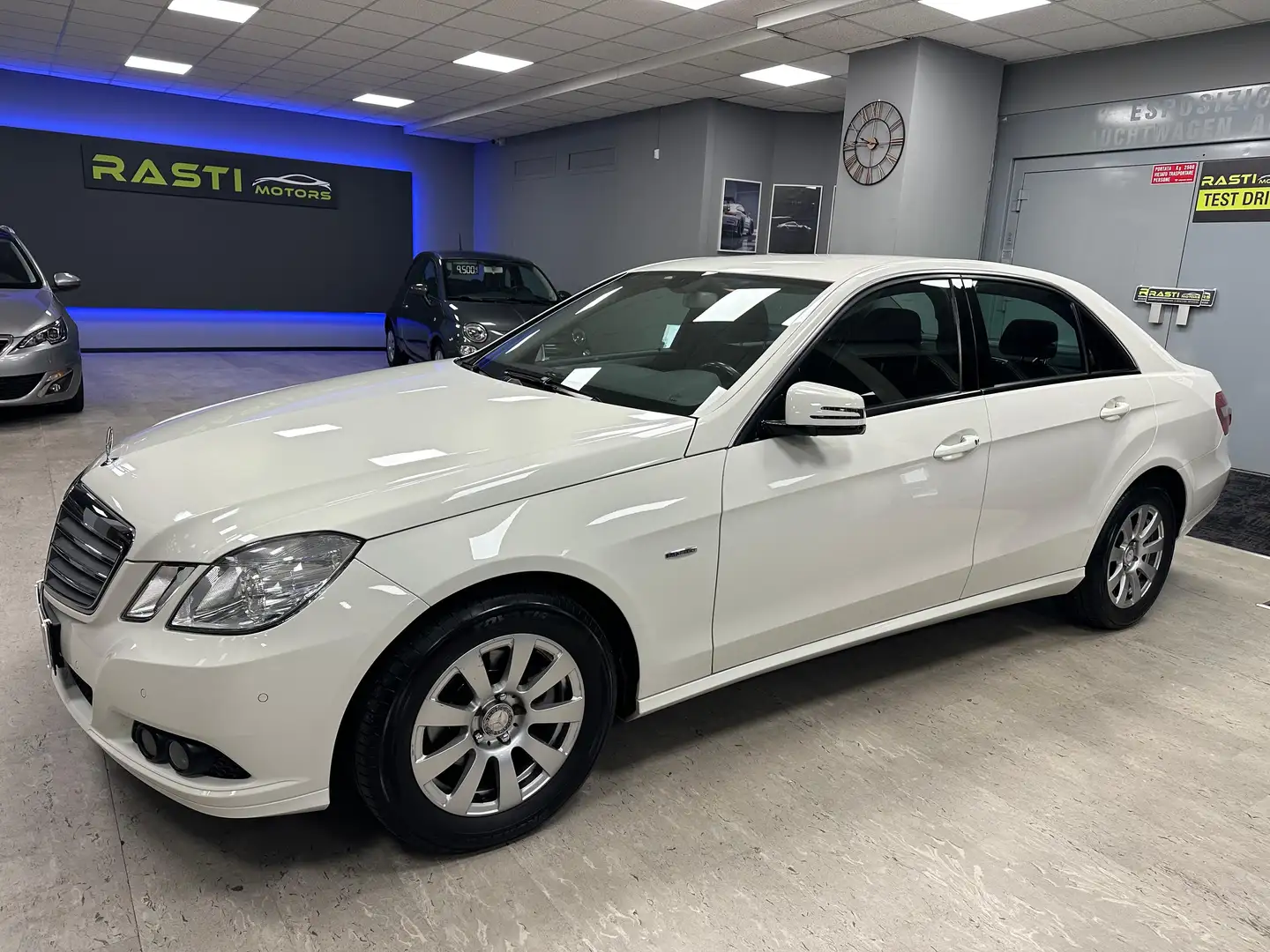 Mercedes-Benz E 220 Classe E - W212 Berlina cdi be Executive Bianco - 1