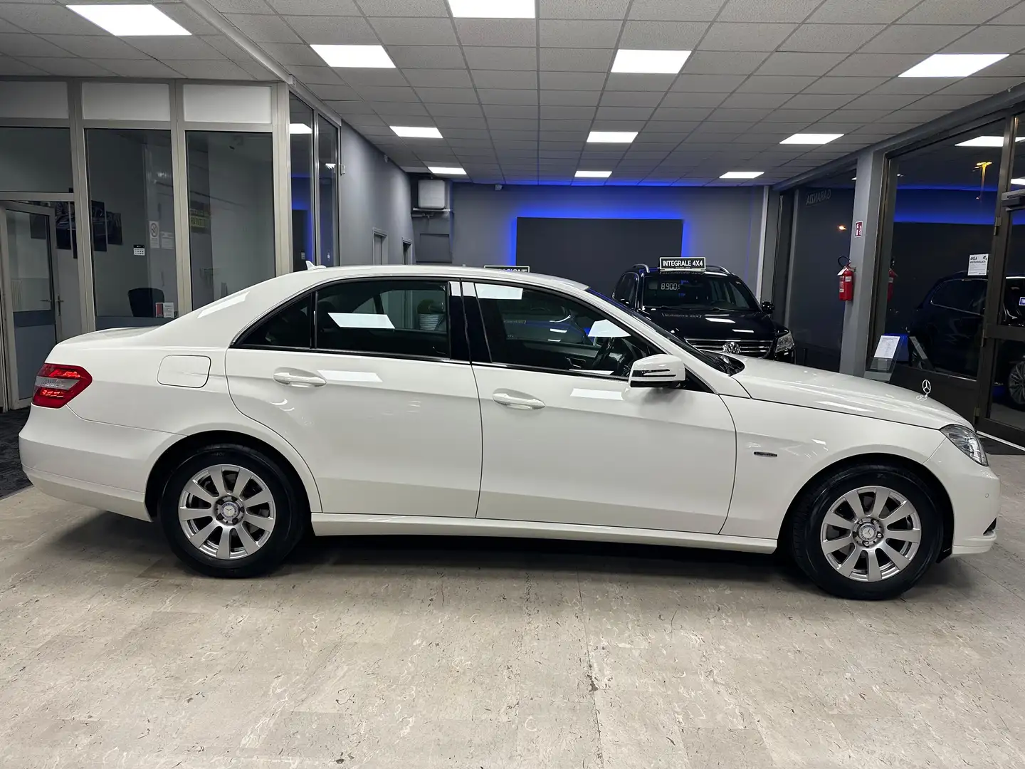 Mercedes-Benz E 220 Classe E - W212 Berlina cdi be Executive Bianco - 2
