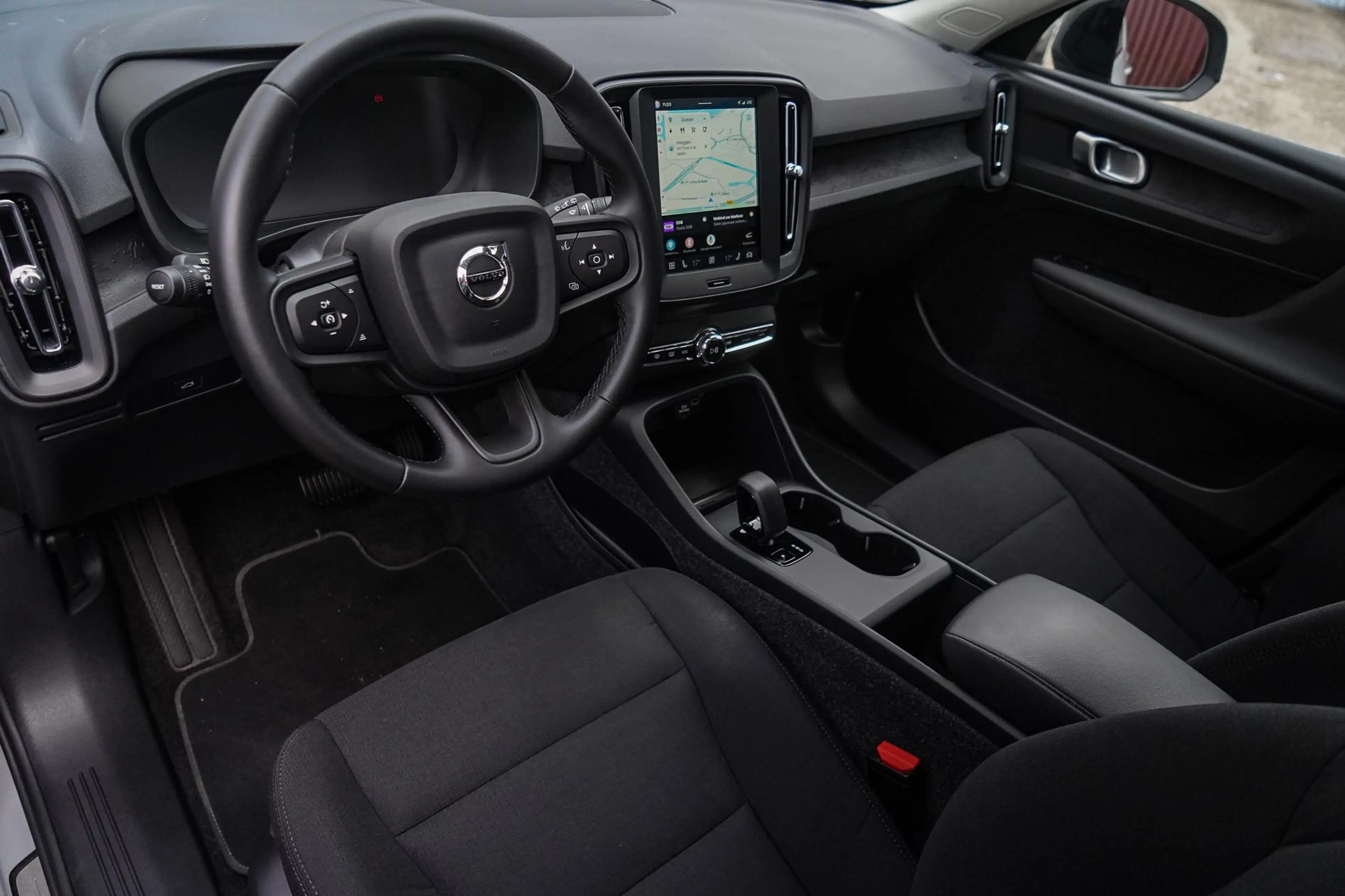 Volvo EX40 Single Motor Essential 70 kWh | SoH 97% | Google N — photo 11