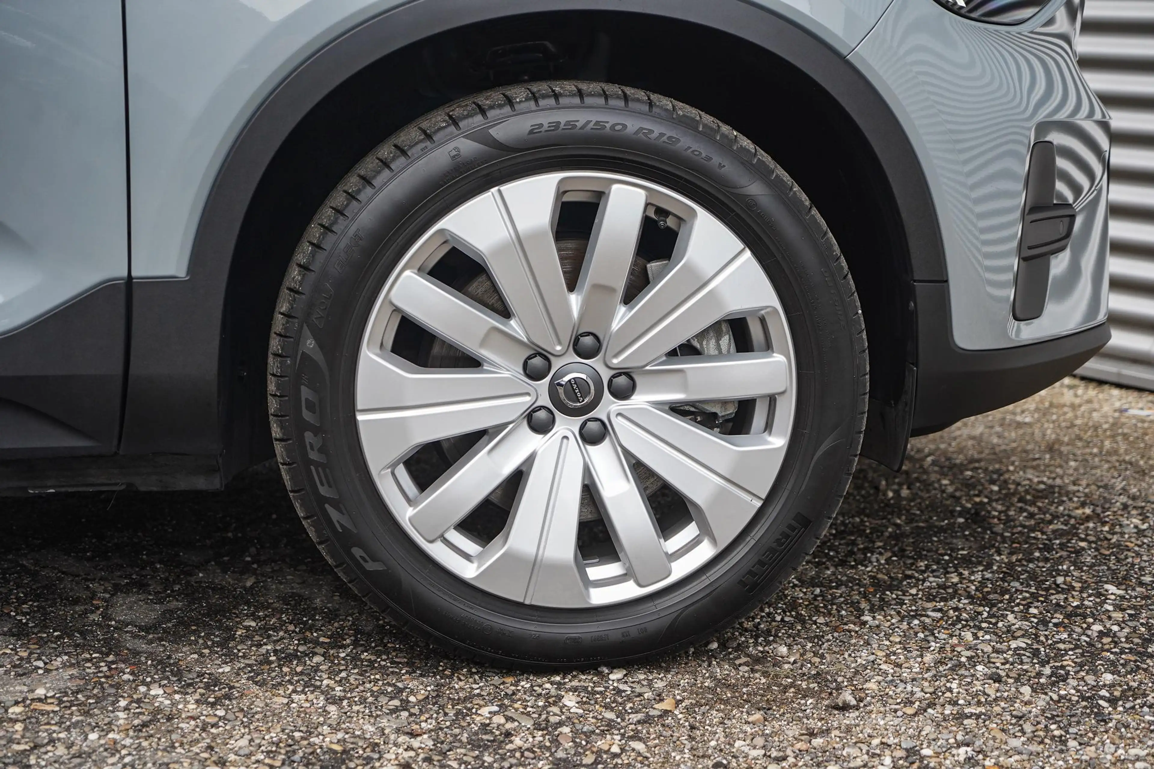 Volvo EX40 Single Motor Essential 70 kWh | SoH 97% | Google N — photo 7