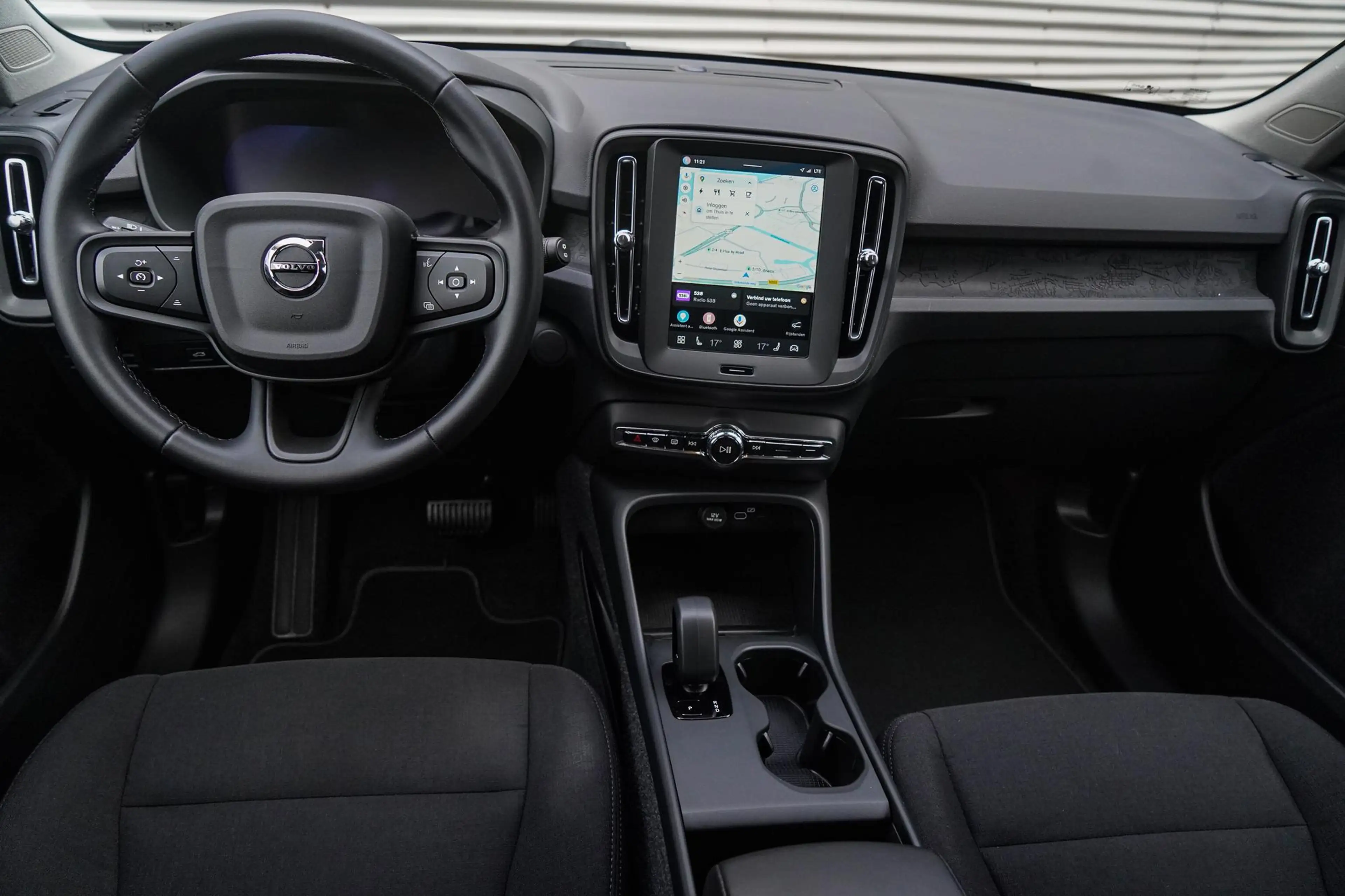 Volvo EX40 Single Motor Essential 70 kWh | SoH 97% | Google N — photo 12