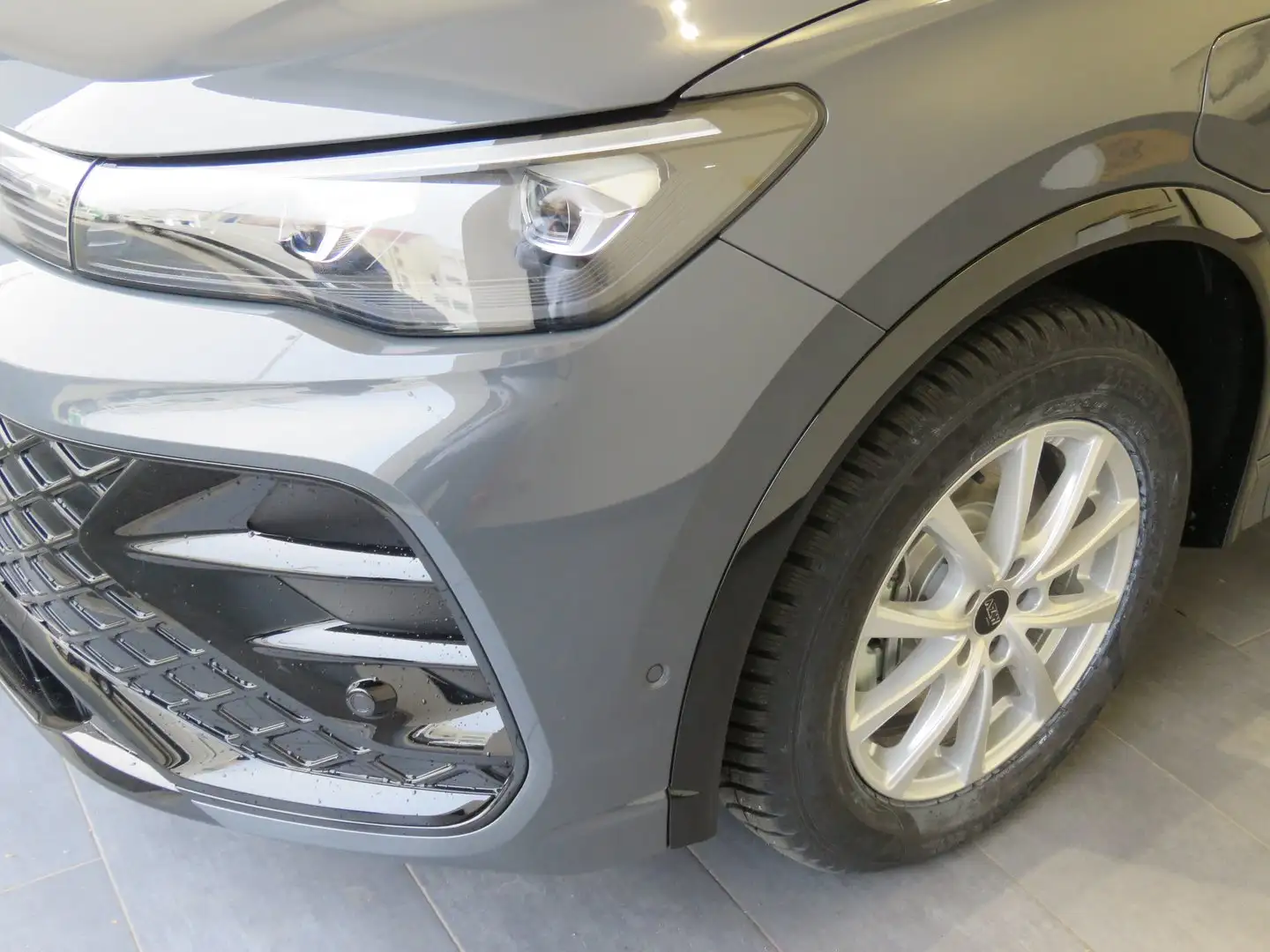 Volkswagen Tiguan Sport eHybrid DSG 150 kW Grau - 2