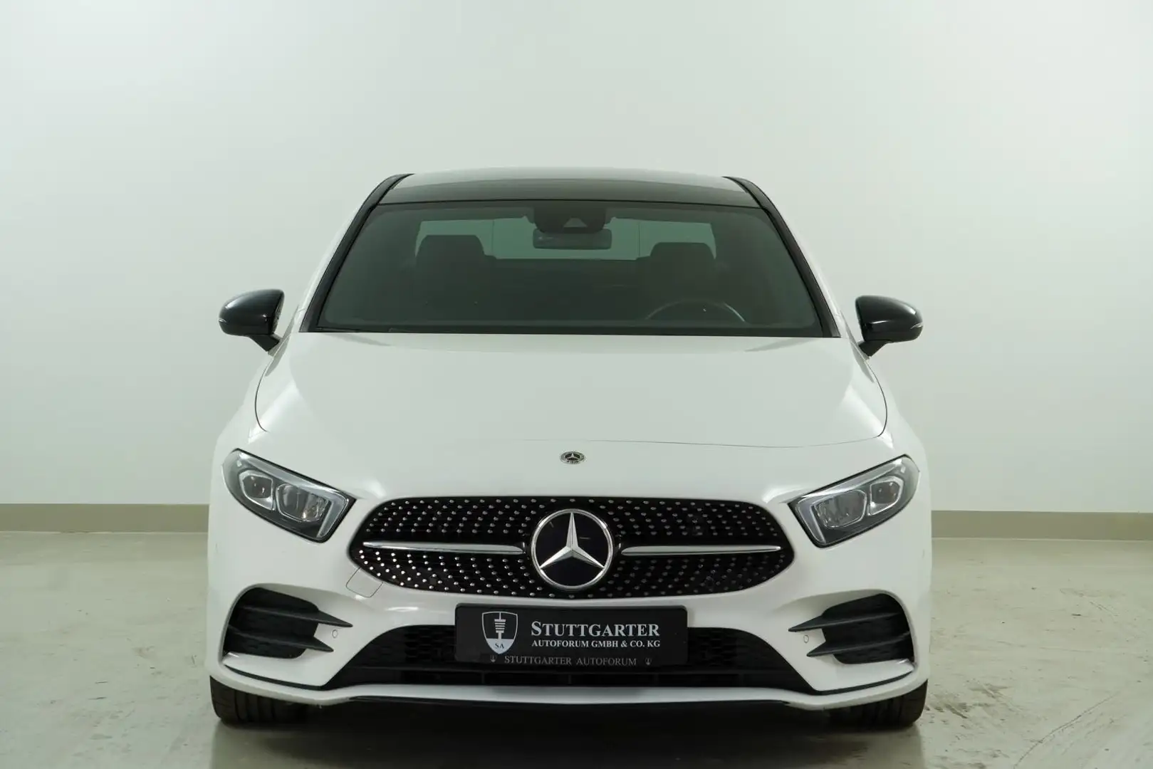 Mercedes-Benz A 250 4Matic Limo Navi Pano AMG Line Kamera Wit - 2