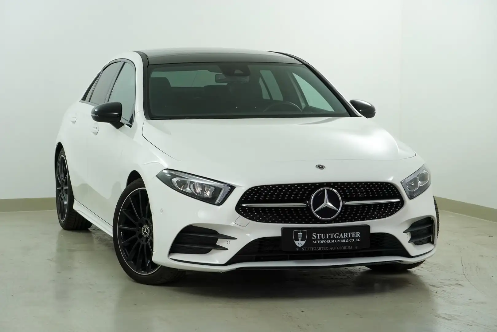 Mercedes-Benz A 250 4Matic Limo Navi Pano AMG Line Kamera Wit - 1